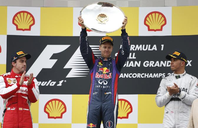 Eccolo, il podio di Spa: Vettel festeggia fra Alonso e Hamilton. Reuters